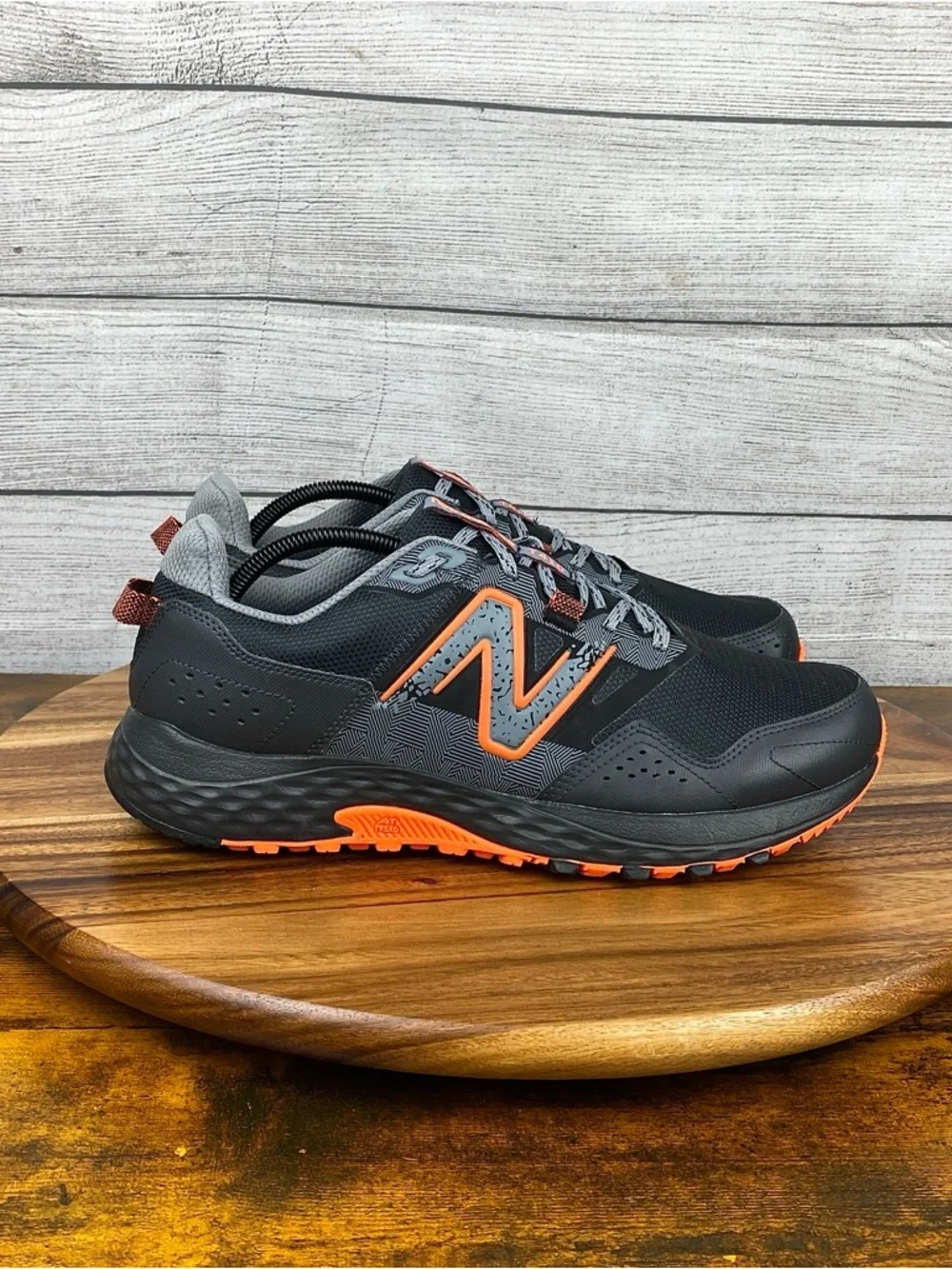 New Balance 410 V8 Black Orange Trail Running Shoes MT410LO8 Men’s Size 11 Wide